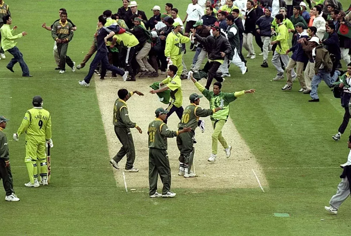 Fans Moment of Cricket World Cup 1999 - Bangladesh vs Pakistan